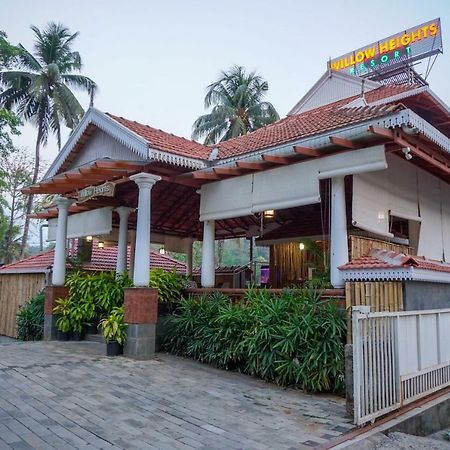 Willow Heights Атхирапали Екстериор снимка