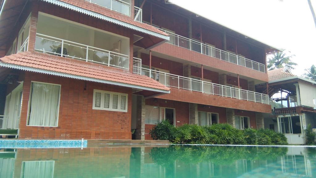 Willow Heights Атхирапали Екстериор снимка
