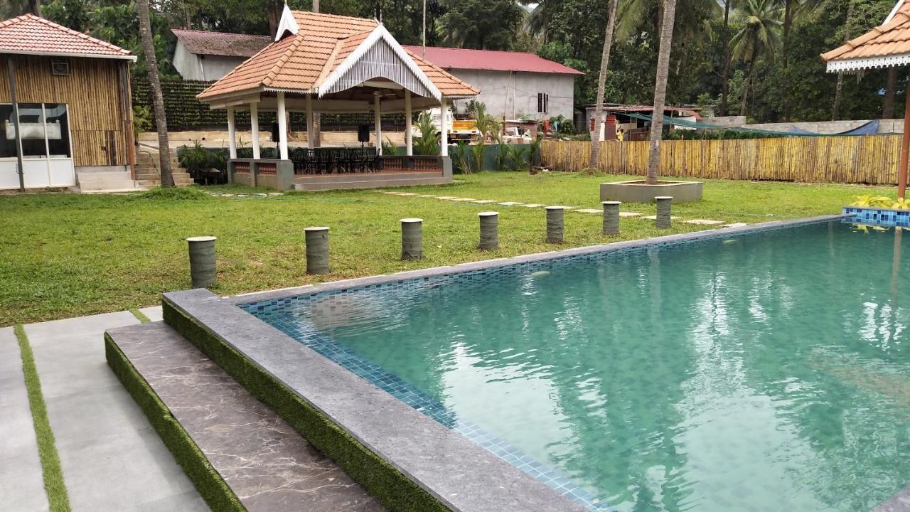 Willow Heights Атхирапали Екстериор снимка