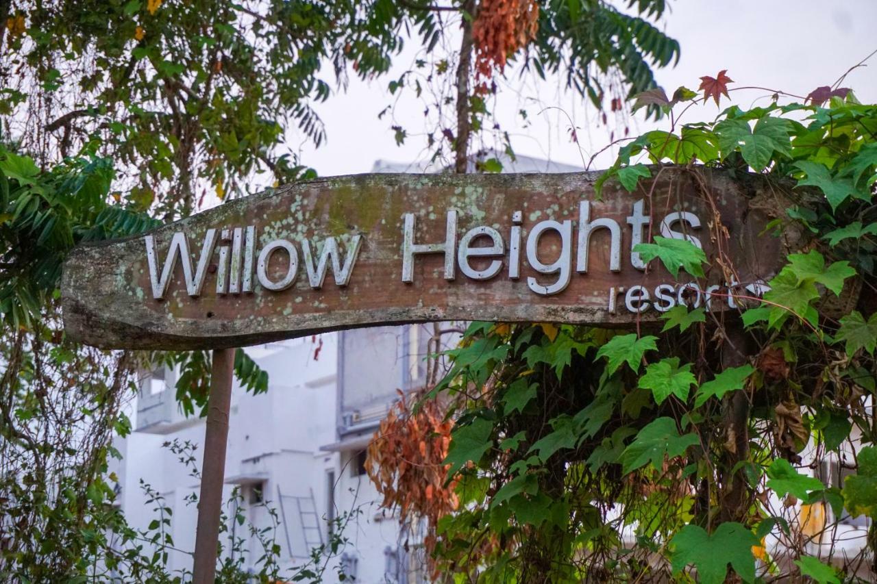 Willow Heights Атхирапали Екстериор снимка